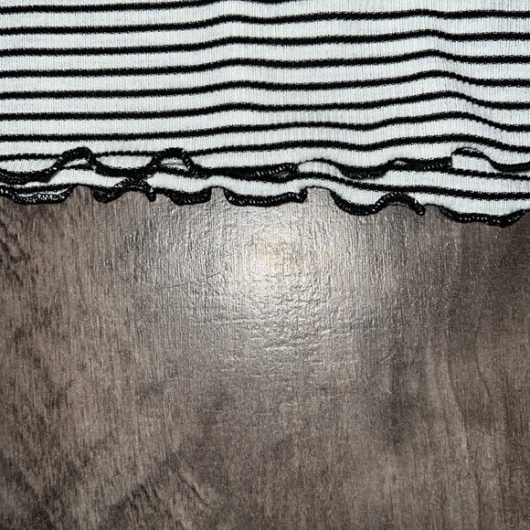 Black and White women’s top caution to the wind - Picture 4 of 4